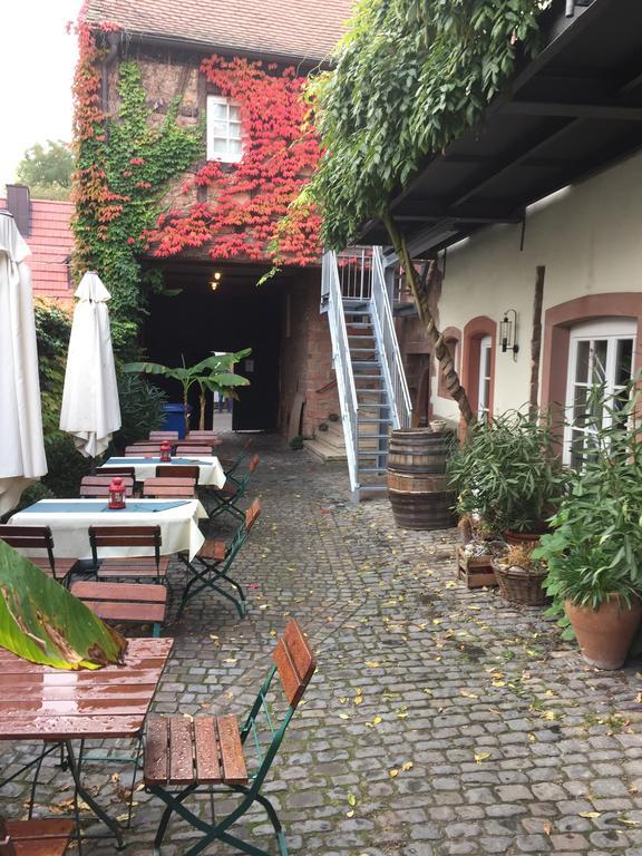 Alter Winzerhof Weisenheim Am Berg E.K. Hotel Bagian luar foto