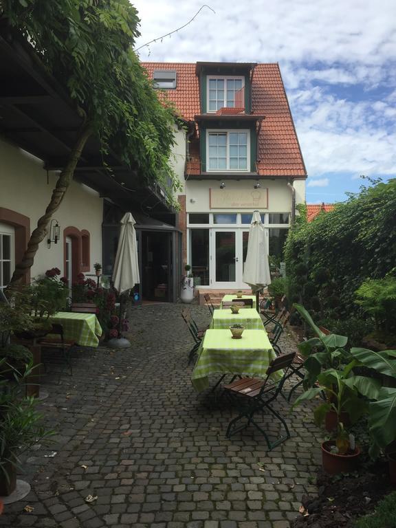 Alter Winzerhof Weisenheim Am Berg E.K. Hotel Bagian luar foto