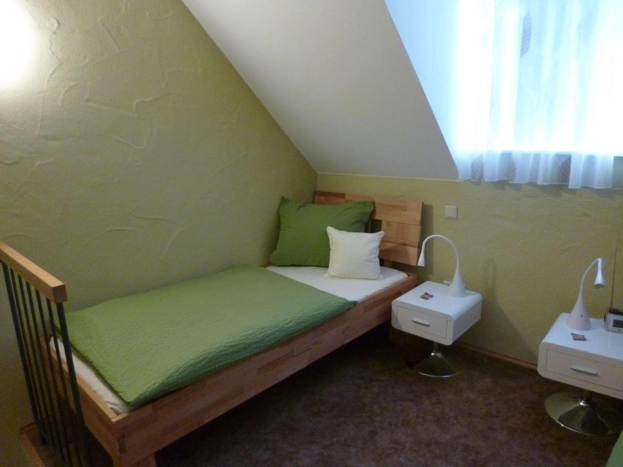 Alter Winzerhof Weisenheim Am Berg E.K. Hotel Bagian luar foto