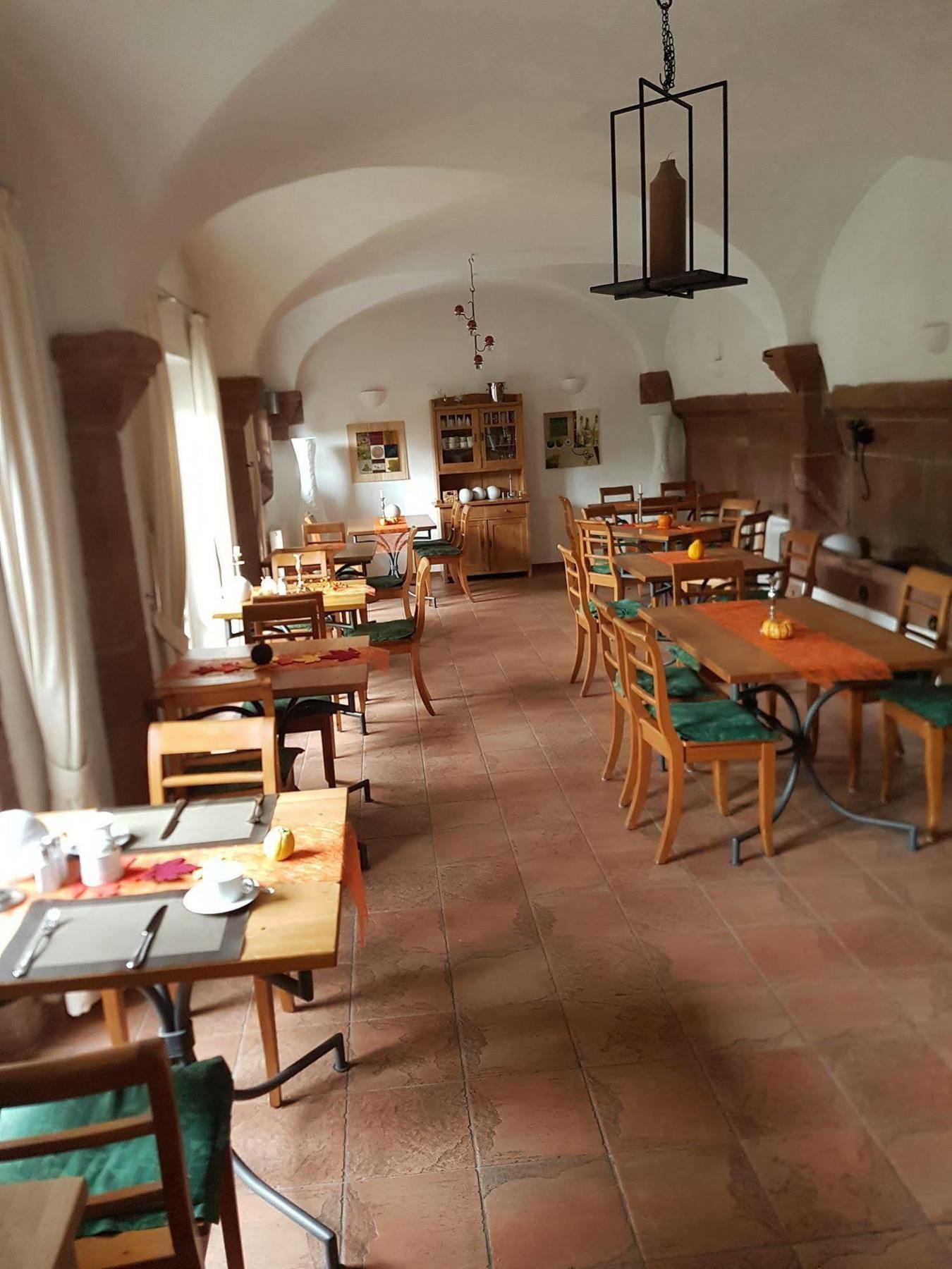 Alter Winzerhof Weisenheim Am Berg E.K. Hotel Bagian luar foto