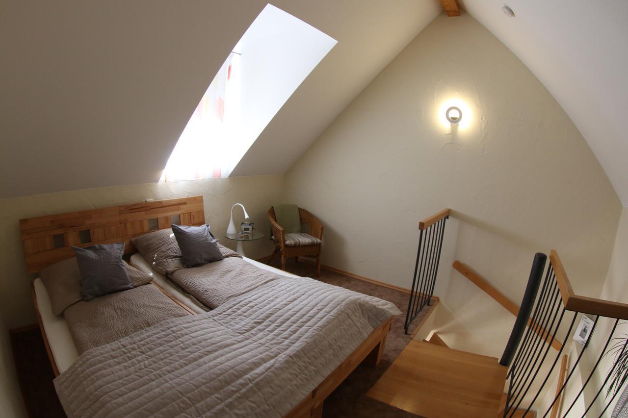 Alter Winzerhof Weisenheim Am Berg E.K. Hotel Bagian luar foto