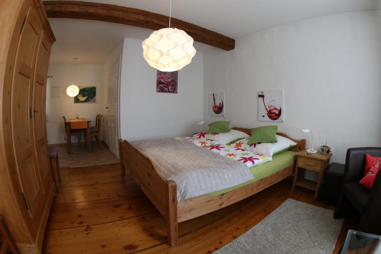 Alter Winzerhof Weisenheim Am Berg E.K. Hotel Bagian luar foto