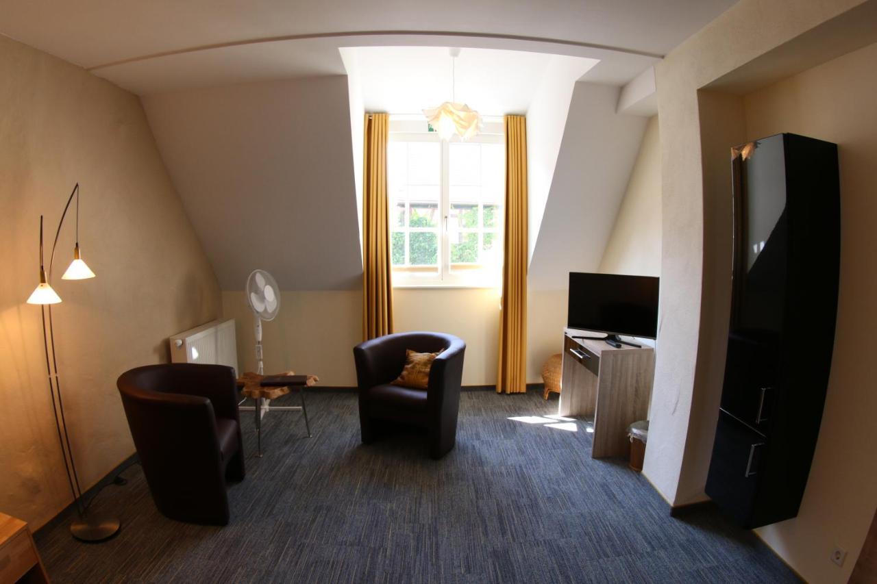 Alter Winzerhof Weisenheim Am Berg E.K. Hotel Bagian luar foto