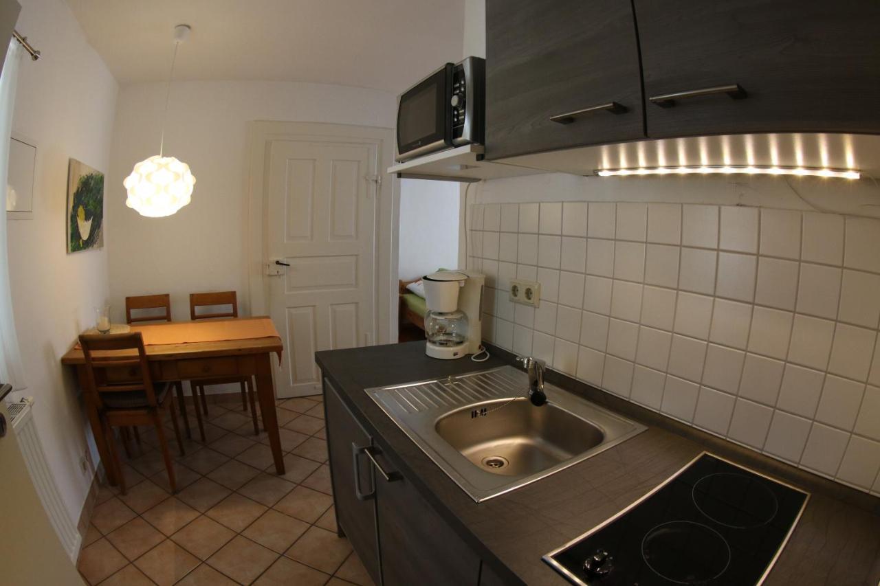 Alter Winzerhof Weisenheim Am Berg E.K. Hotel Bagian luar foto